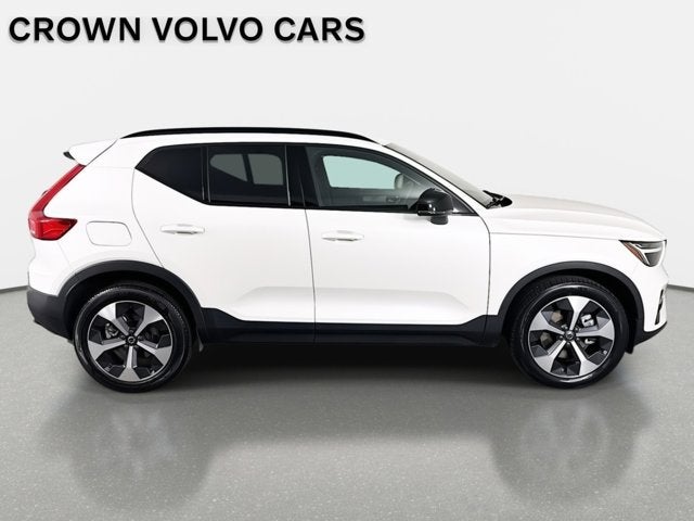 2023 Volvo XC40 Plus Dark Theme