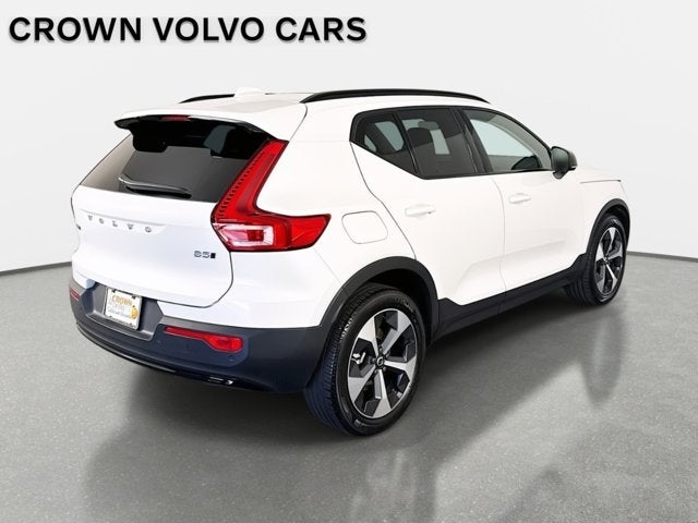 2023 Volvo XC40 Plus Dark Theme