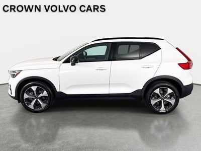 2023 Volvo XC40 Plus Dark Theme