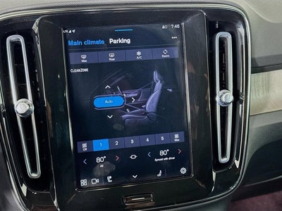 2023 Volvo XC40 Ultimate Dark Theme