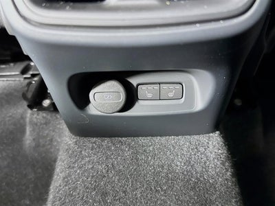 2023 Volvo XC40 Ultimate Dark Theme