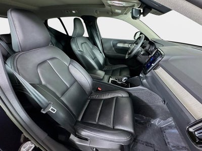 2023 Volvo XC40 Ultimate Dark Theme