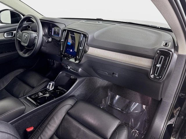 2023 Volvo XC40 Ultimate Dark Theme