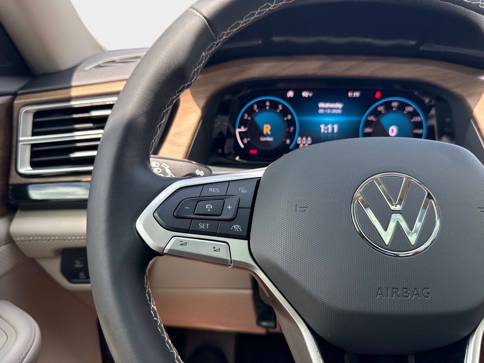 2024 Volkswagen Atlas 2.0T SE w/Technology