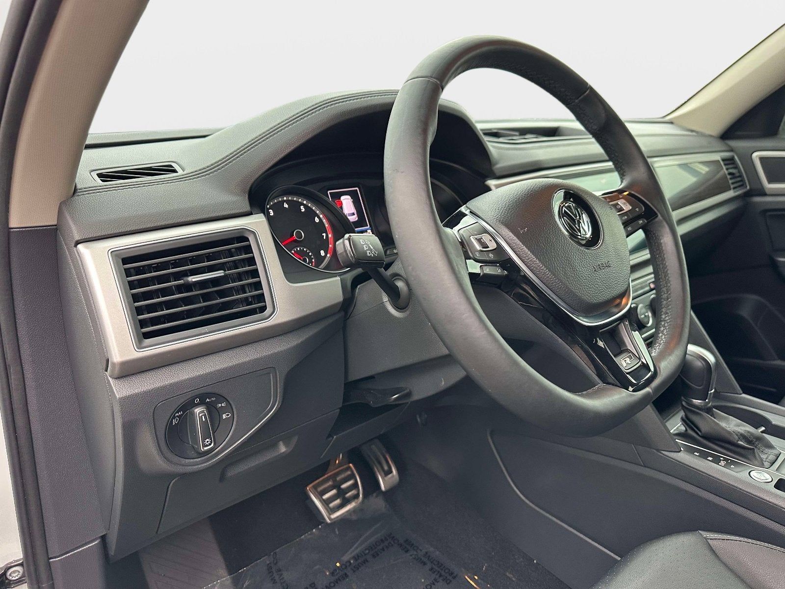 2019 Volkswagen Atlas 3.6L V6 SE w/Technology R-Line