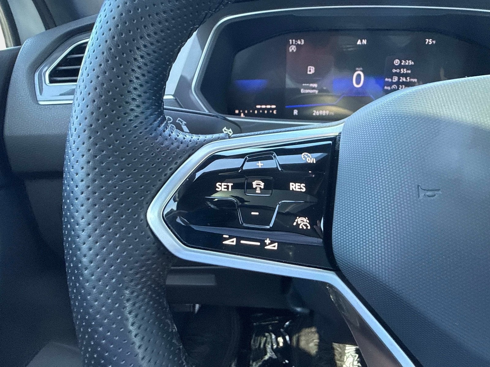 2023 Volkswagen Tiguan SE R-Line Black