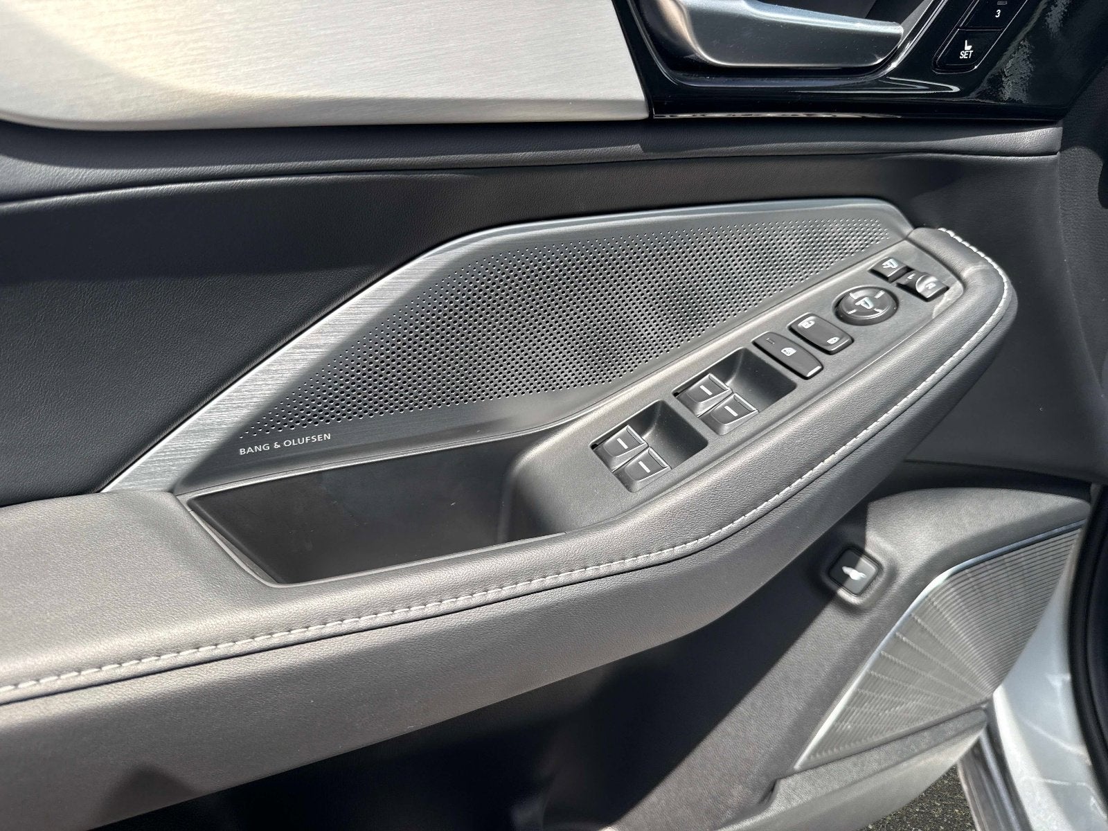 2025 Acura MDX w/Technology Package