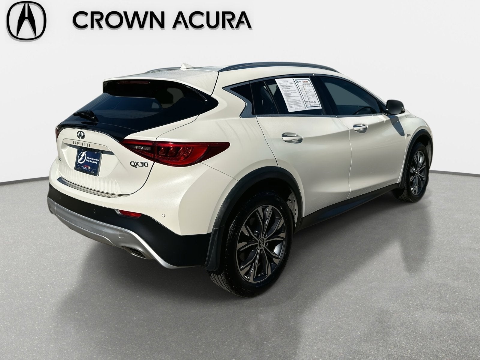 2017 INFINITI QX30 Premium